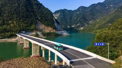 公交带货 邮路通村：谷城“客货邮”让民生温度暖透城乡  