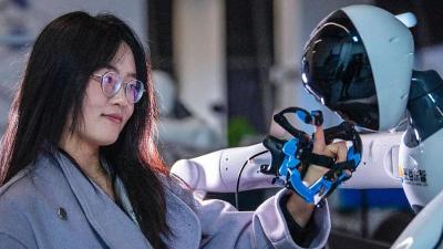 一线观｜“有活没人干”VS“有人没活干”，怎么破？  