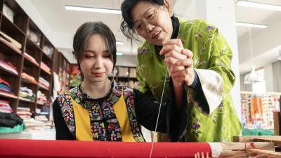 非遗不设界！外国留学生的东方婚书里藏着大冶刺绣的丝路奇缘  