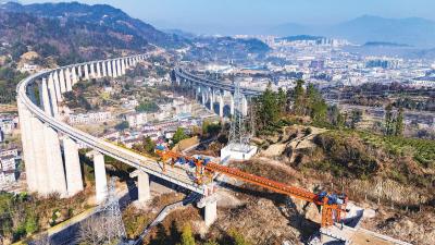 三峡枢纽茅坪港疏港铁路建设加速推进