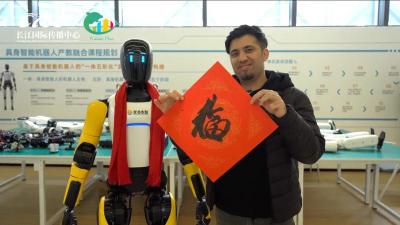 “误入”武汉科技年，巴基斯坦小伙：这年味也太酷了！  