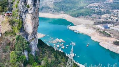 新春走基层｜告别绕道，村民乘“空中公交”走亲戚  