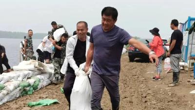东坡时评丨为民奋斗树标杆  