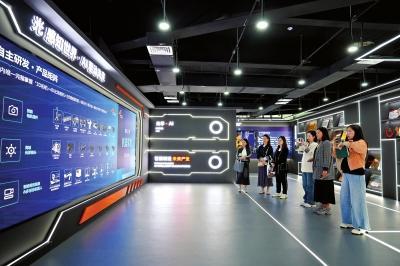 “中国车谷”牵手“中国汽车第一城”，长江经济带上演智能网联汽车“双城记”