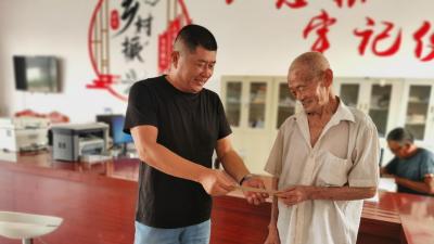 “实干书记的人生答卷”特别报道丨劲松为骨擎风雨 初心如磐映江洲 