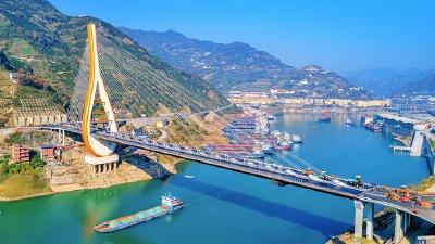 兴山籍企业家回乡养鲟鱼 专班全程护航解难题 深山“游”出亿元鱼子酱产业  