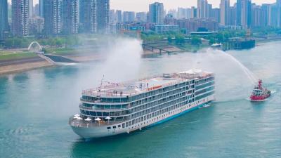 智慧游轮“长江行·揽月”建成抵港 电池容量、智能化水平系国内“之最” 将往返于宜昌与重庆之间  