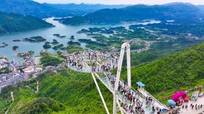 从330万斤小龙虾到楚超数万球迷，武汉都市圈“五一”活力尽显 