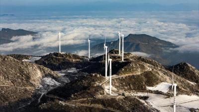 丘陵山区油菜机械化生产演示 “巴掌田”减损有良方  