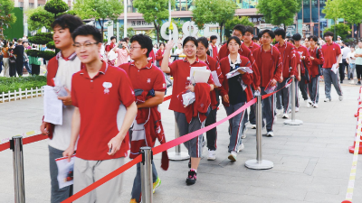 社会各界暖心护航高考 宜昌25478名学子走进考场追寻梦想