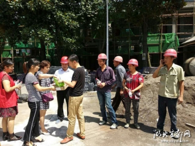 松宜矿区为一线工人送清凉
