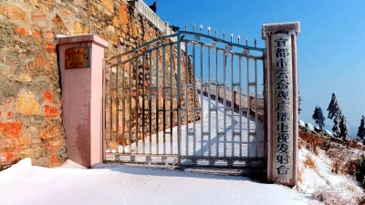 新闻特写：雪中的坚守