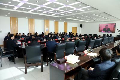 我市各界干部群众收听收看庆祝改革开放40周年大会