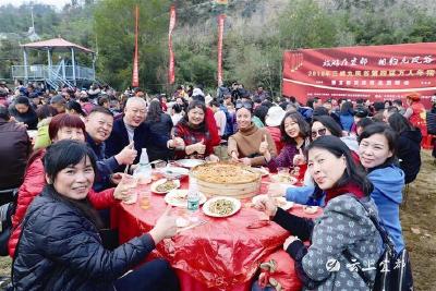 【三峡日报】三峡九凤谷年猪宴产生综合效益