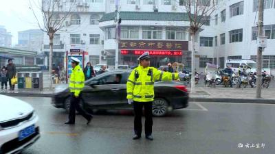 公安交警全员上路护航春运