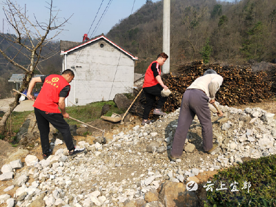 南冲村志愿者修复道路13条 受益群众80余户
