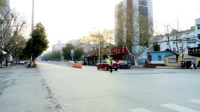 今日起我市实行错时上下班制