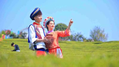 茶乡女儿会，浓情蜜意弥漫在茶田之中