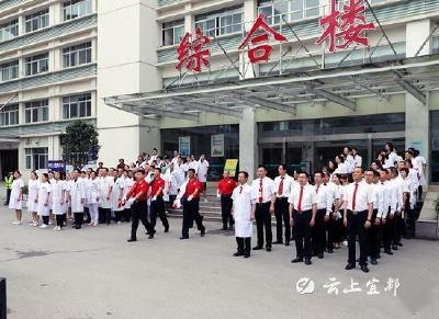 “5.12”护士节，升旗仪式重温南丁格尔精神誓言