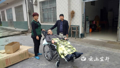 松木坪残联：赠送轮椅暖人心