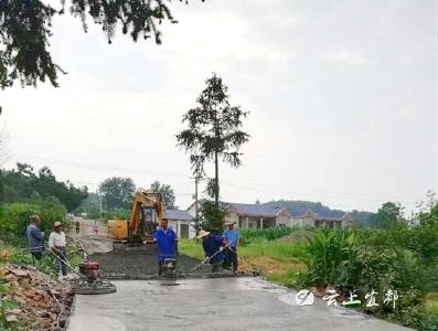 松木坪村：农村公路提档升级工程有序推进