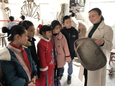 育人铸魂，乐在乡土！宜都这名乡村女校长当选“宜昌楷模”