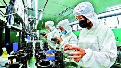 【湖北日报】图文：红火的宜都电子信息产业集群