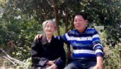 中笔社区书记带头  赴“特殊”寿宴