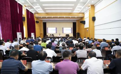 市委中心组举行集中（扩大）学习   黎朝斌受邀作专题辅导   罗联峰主持学习并讲话