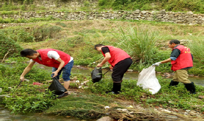 【创卫在行动】松木坪社区：开展“河床垃圾清理”志愿服务活动