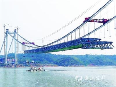 白洋长江大桥吊装桥面横梁