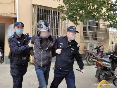 上街不戴口罩还打人？警方：带走