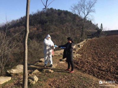 土家山寨绽放防疫“铿锵玫瑰”