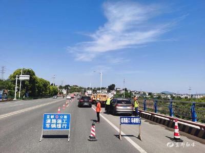 市公路建设养护中心成功应用新材料修复过路滩大桥伸缩缝 