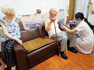 东风社区：慰问退役军人感恩幸福生活
