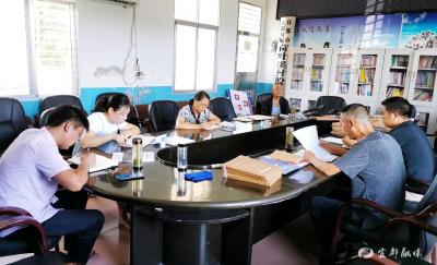 荷叶溪村：党员参加班子会  搭建干群“连心桥”