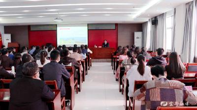 李泽刚寄语青年干部：学思践悟习近平经济思想 争做经济工作的“行家里手”