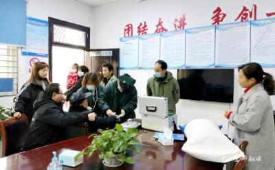 【文明宜都】八旬老人晨练晕倒 热心市民及时救助