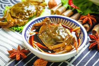 一家三口吃螃蟹住院！医生发出紧急提醒