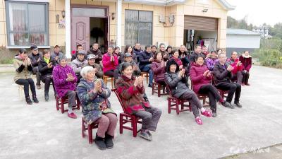 学习贯彻党的十九届五中全会精神 | 屋场院里传“党声”！老党员自编“顺口溜”宣讲全会精神