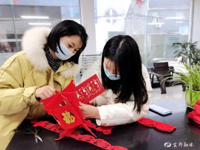 灯笼红 年味浓