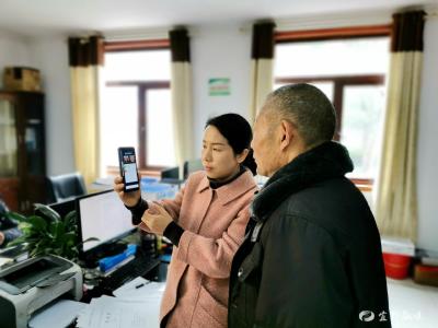解放社区帮老年人“刷脸” 解决认证难题