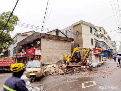   啃“硬骨头”  育才路两处30多年的违建被拆除