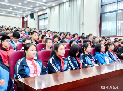 陆城一中举行爱国主义教育活动