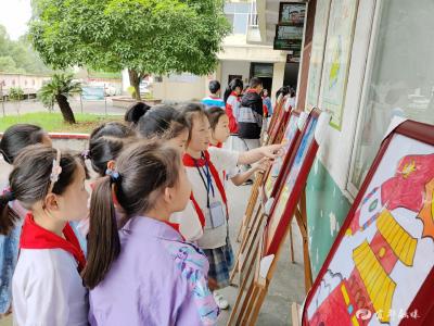 洋溪小学·幼儿园举办“童心童画 献礼百年”书画展活动