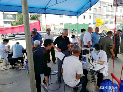 关爱老人送健康 免费体检送入村