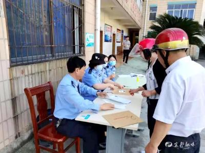 【干在实处 勇当标杆 开创新局】“流动车管所”缩短为民服务半径