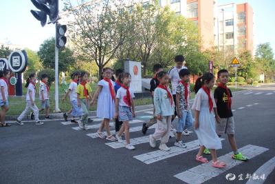 清江小学获评湖北省示范“平安小学”