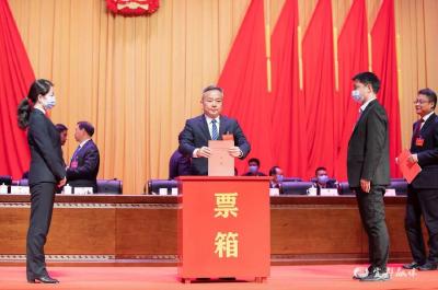 宜都选举产生新一届市人大常委会组成人员、市政府领导班子