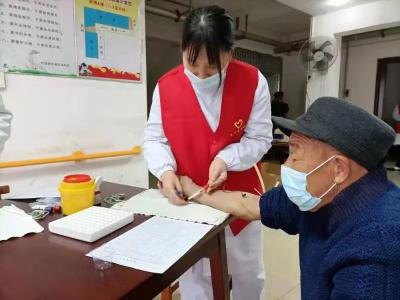 学党史 悟思想 办实事 开新局 | 市二医院：医养结合 健康“礼包”送进福利院